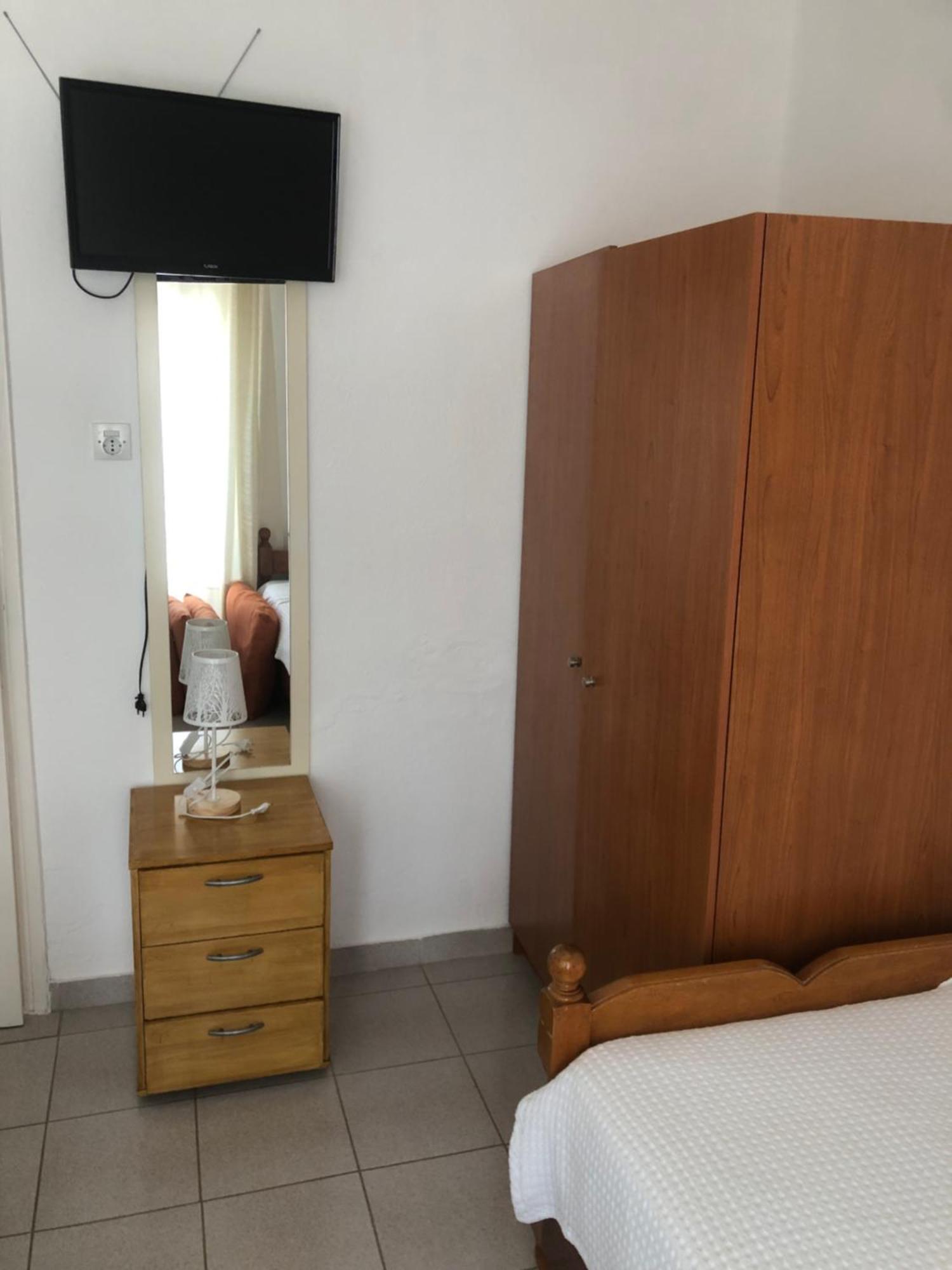 Nikos Rooms Nea Peramos  Ngoại thất bức ảnh