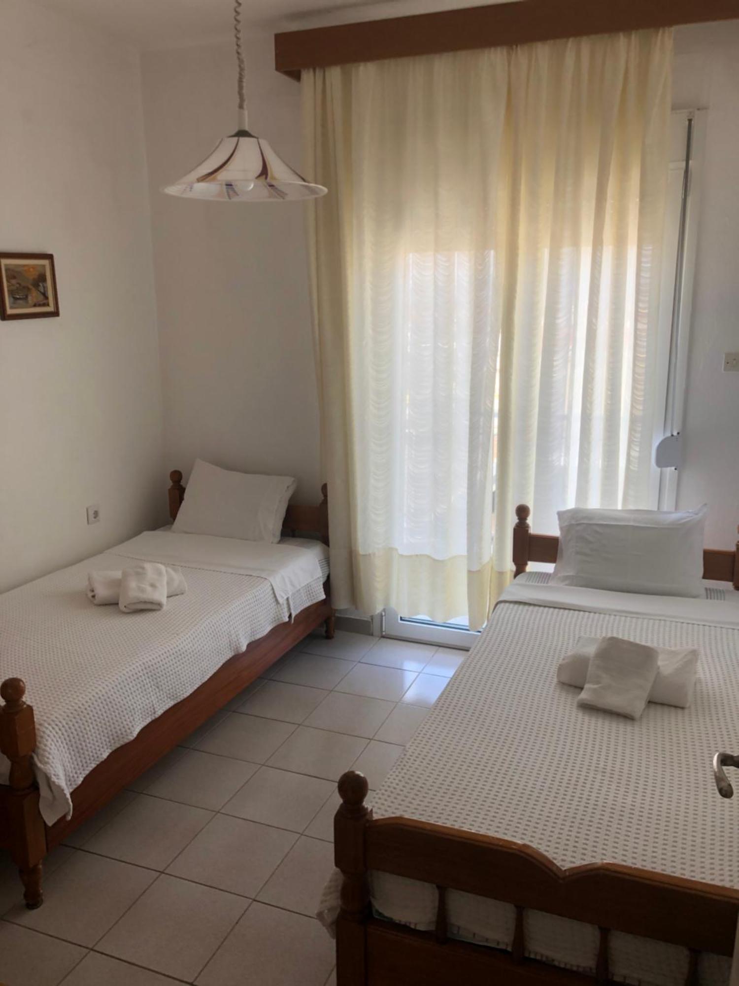 Nikos Rooms Nea Peramos  Ngoại thất bức ảnh
