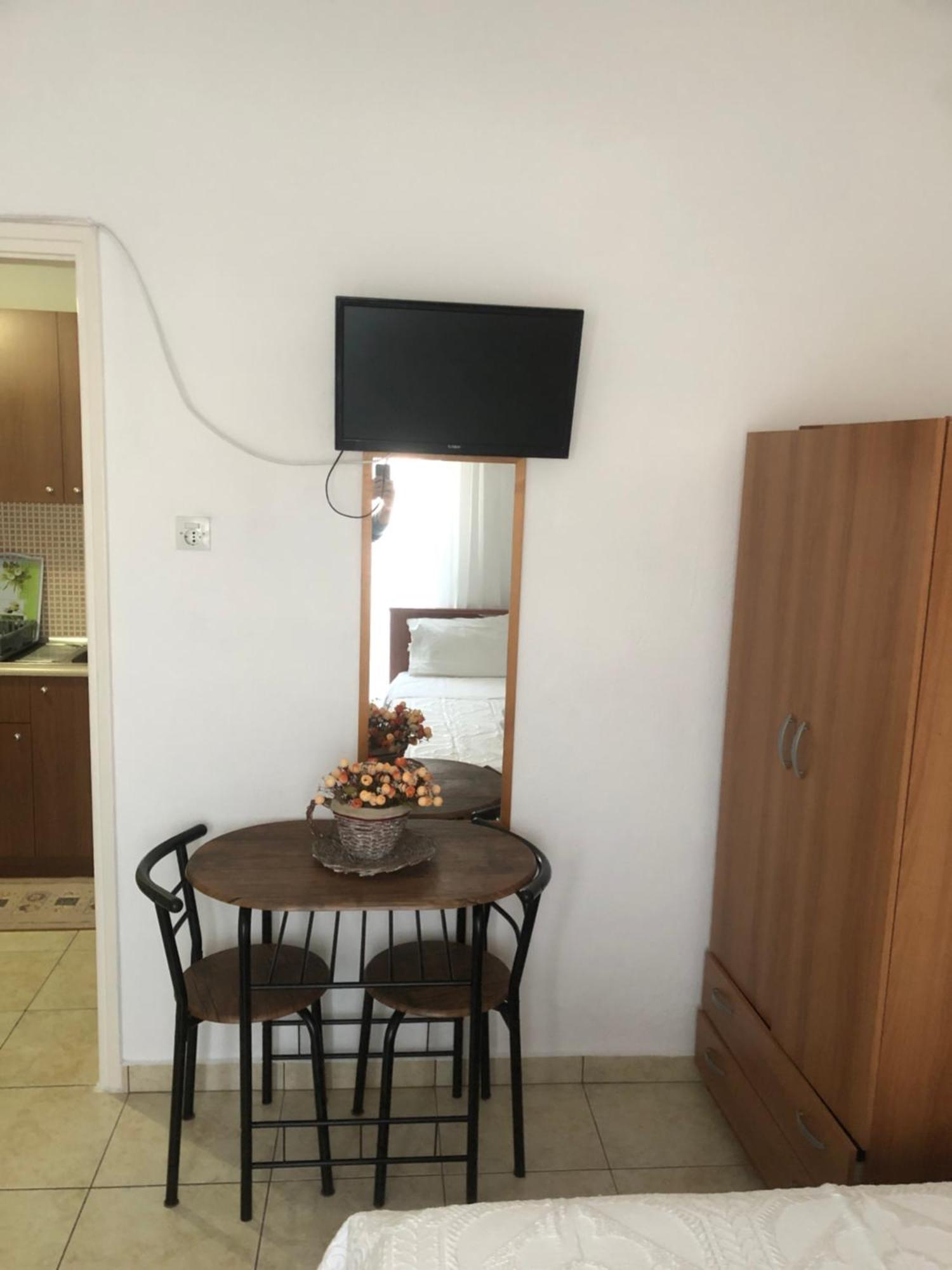 Nikos Rooms Nea Peramos  Ngoại thất bức ảnh
